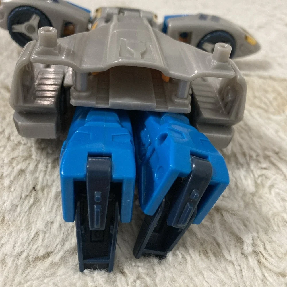 Hasbro Transformers Armada Blurr (No Accessories) &‎ a Posed Bumblebee